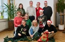 Gruppen Weihnachtsbild von mehreren Personen